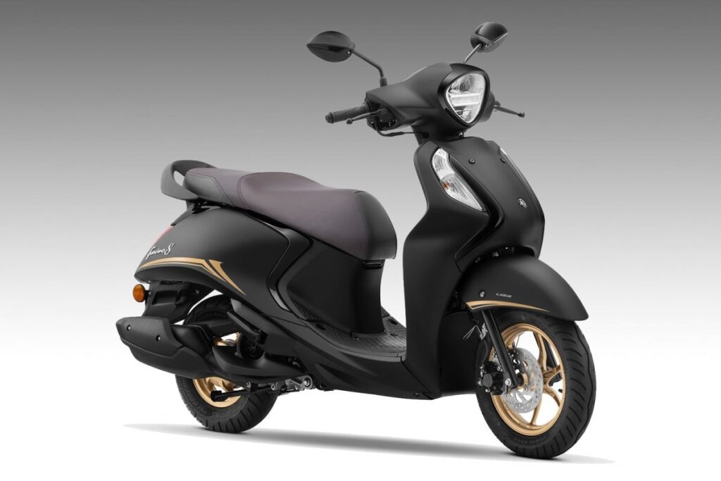 Yamaha Fascino 125 Hyrid electric scooter